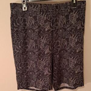 NWOT Haggar Active Series Black and White Hybrid Shorts.  Size 34.